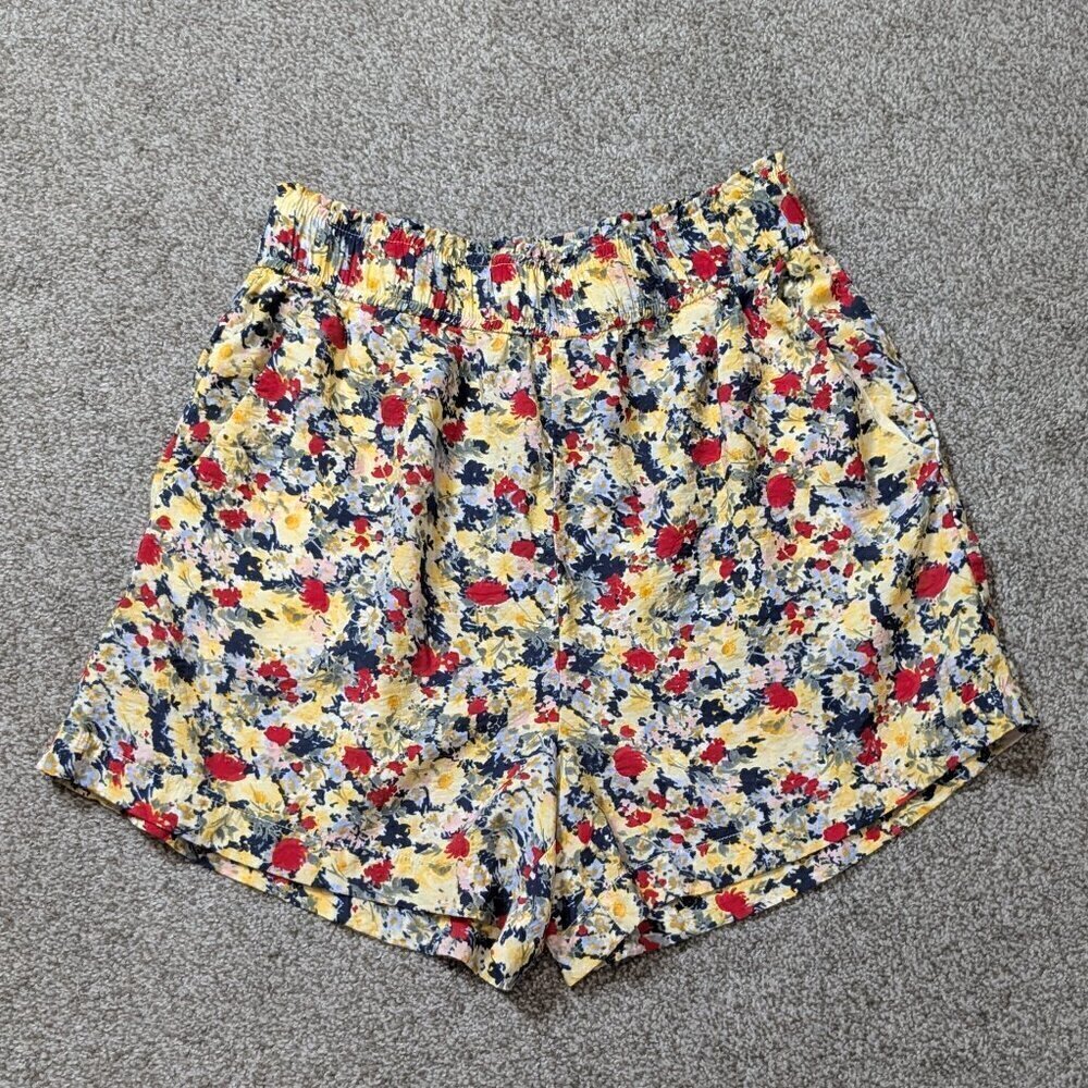 H&M Yellow Floral Casual Leisure Pull-On Wide Leg Shorts; Pockets; Size M